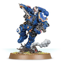 Load image into Gallery viewer, Space Maines Primaris Lieutenant with in Reiver Armour - Warhammer 40,000