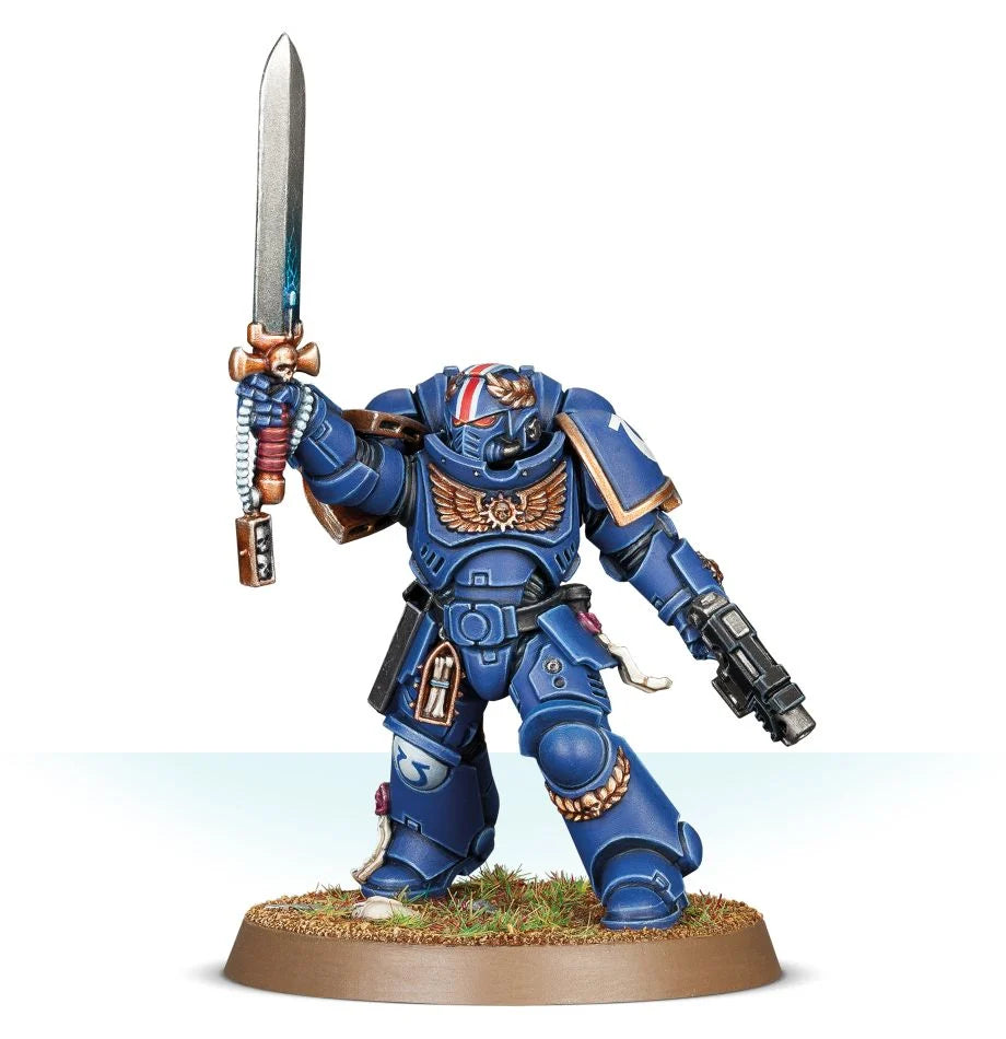 Space Marines Primaris Lieutenant with Power Sword - Warhammer 40,000